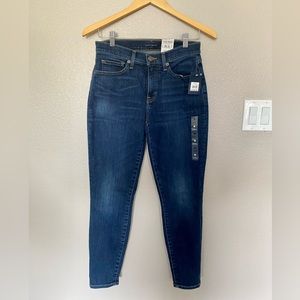 NWT Ava Mid rise Skinny Jeans